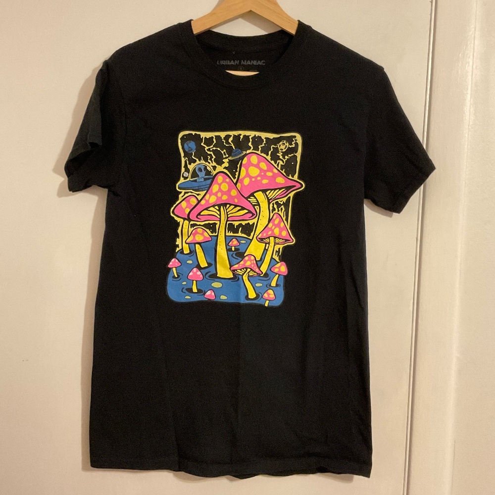 Unisex Black Alien-Mushroom Graphic Tshirt